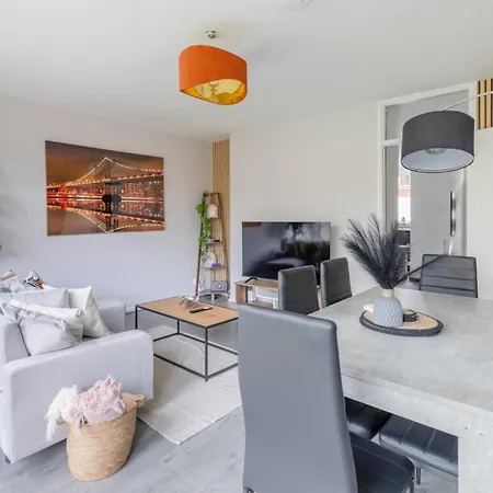 Newly Renovated 3bd Islington! *