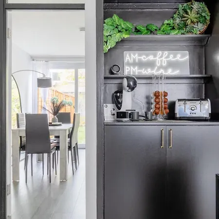Holiday home Newly Renovated 3bd Islington! *