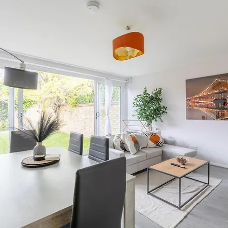 Newly Renovated 3bd Islington! * London