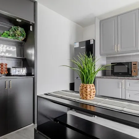 Newly Renovated 3bd Islington! Holiday home *