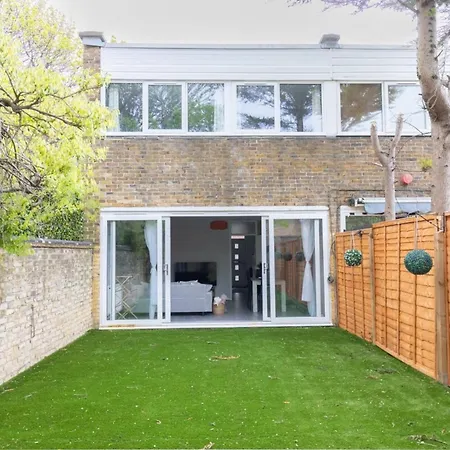 Holiday home Newly Renovated 3bd Islington! London