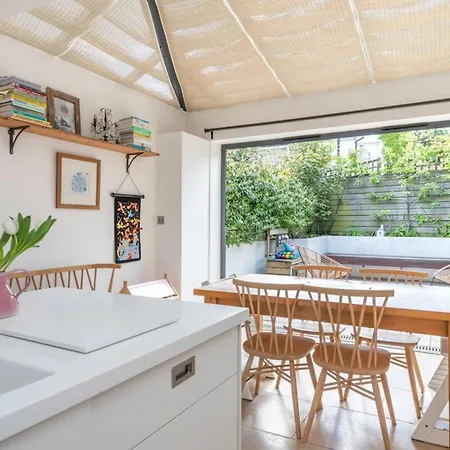 Apartment 3-bedroom In Richmond - Ideal Family Living