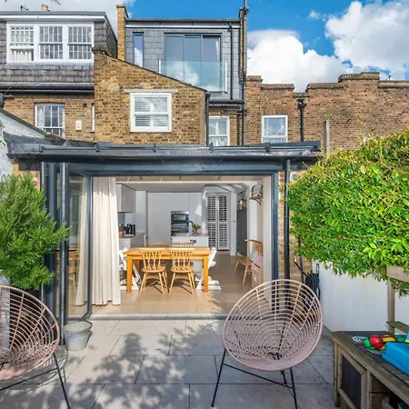 3-bedroom In Richmond - Ideal Family Living *