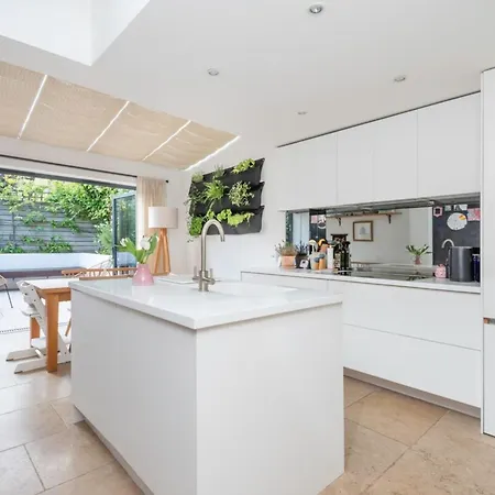 3-bedroom In Richmond - Ideal Family Living