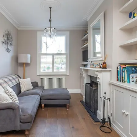 Apartment 3-bedroom In Richmond - Ideal Family Living *