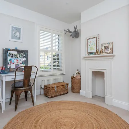 3-bedroom In Richmond - Ideal Family Living Apartment *