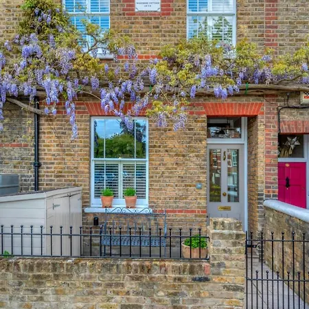 3-bedroom In Richmond - Ideal Family Living Apartment *