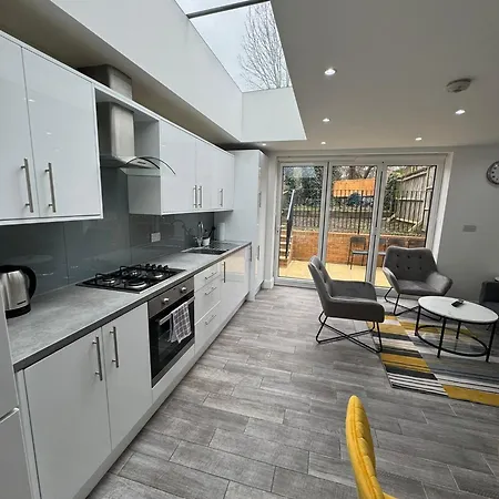 Apartment 2 Double Bedroom Garden Flat In Acton,london *