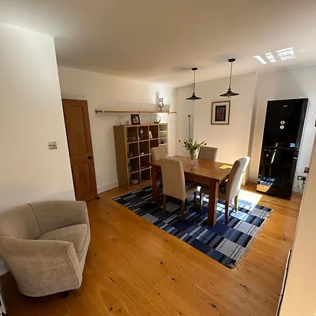 Colindale Lush 30 Mins London *