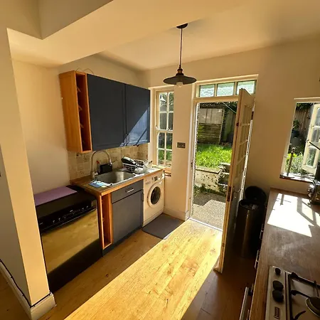 Colindale Lush 30 Mins London * Edgware
