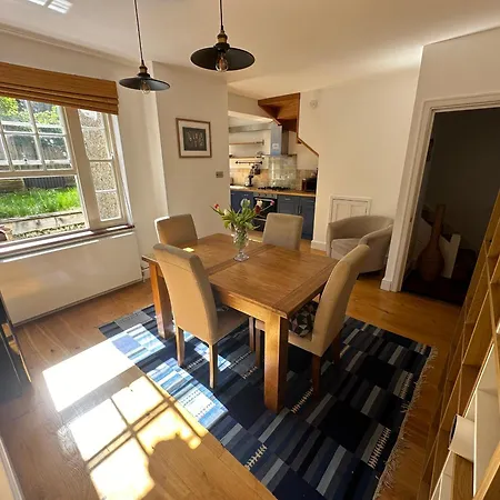 Colindale Lush 30 Mins London