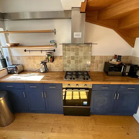 Colindale Lush 30 Mins London * Edgware