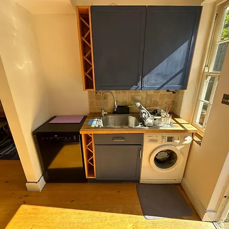 Colindale Lush 30 Mins London