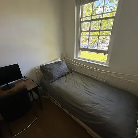 Colindale Lush 30 Mins London