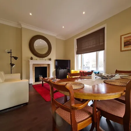 Modern And Spacious In South Kensington Apartment *