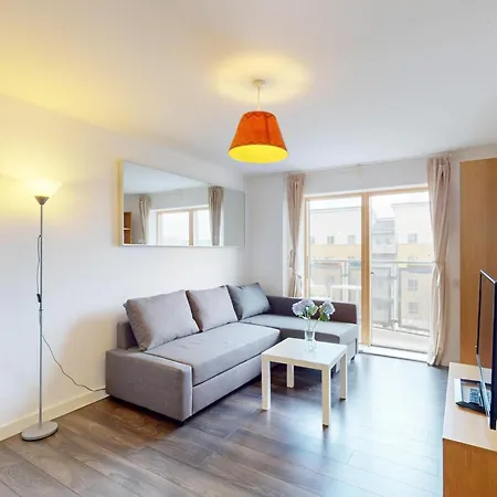 Apartamento Spacious 3-bed With Balcony, 5-min Walk To Station Londres