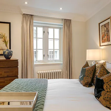 Luxury 3-Bedroom Stay In Belgravia With Private Parking And Ac London