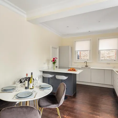Richmond - Spacious 2 Bedroom Flat - With Garden Apartment Richmond (Greater London)
