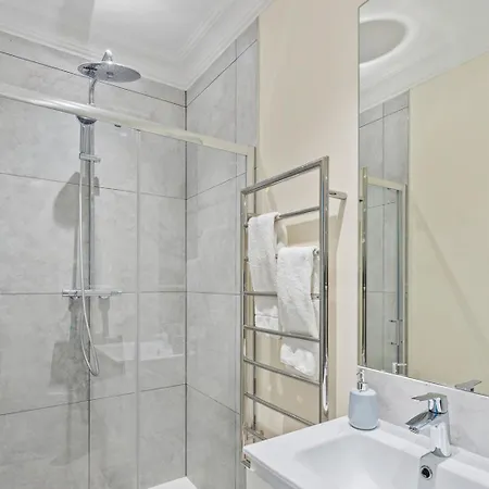 Apartment Richmond - Spacious 2 Bedroom Flat - With Garden *
