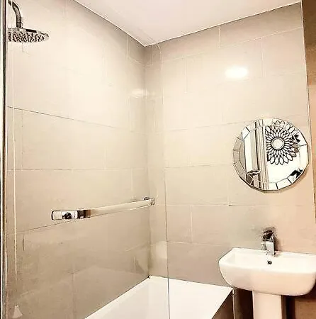 Spacious 2 Bedroom 3 Min Walk Mile End Station -sleeps 5