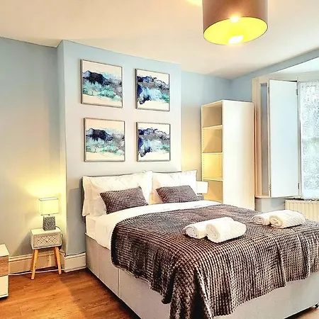 Spacious 2 Bedroom 3 Min Walk Mile End Station -sleeps 5 Apartment