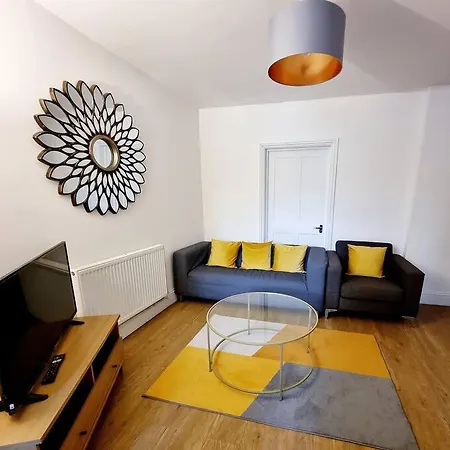 Spacious 2 Bedroom 3 Min Walk Mile End Station -sleeps 5 *
