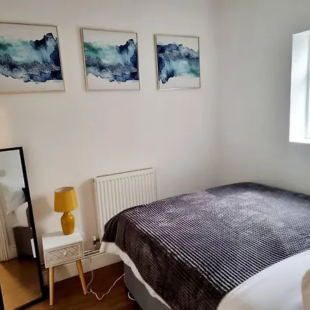 Spacious 2 Bedroom 3 Min Walk Mile End Station -sleeps 5
