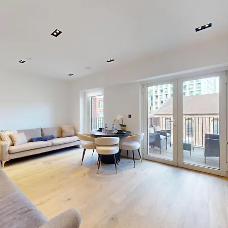 Apartment Luxury Large In Central With Balcony London