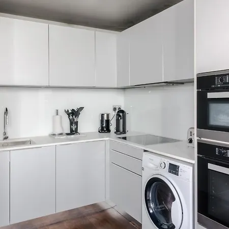 Modern Times - Covent Garden By Frankie Says Apartment *
