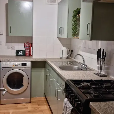 Star Kilburn Park Oasis Apartment