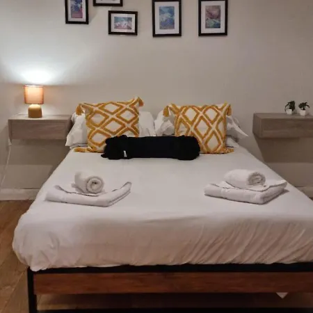 Star Kilburn Park Oasis Apartment London