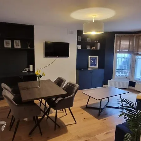 Star Kilburn Park Oasis Apartment *
