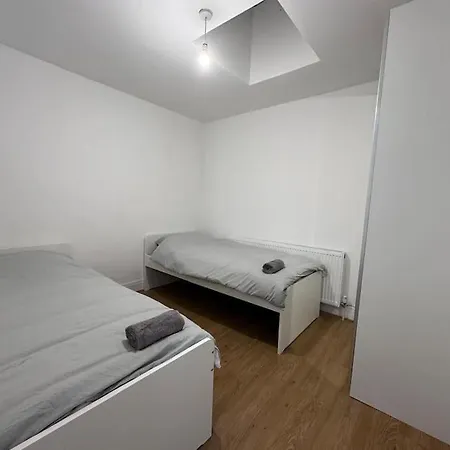 Elegant Living, 3 Bedroom Modern House