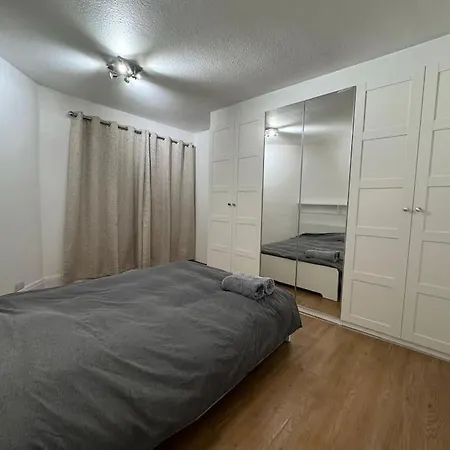 Holiday home Elegant Living, 3 Bedroom Modern House *
