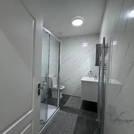 Elegant Living, 3 Bedroom Modern House