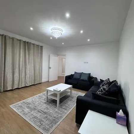 Elegant Living, 3 Bedroom Modern House