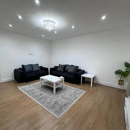 Elegant Living, 3 Bedroom Modern House
