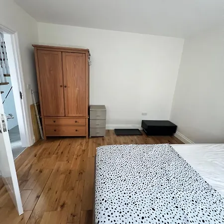 Guest house Is Not Open Hornchurch