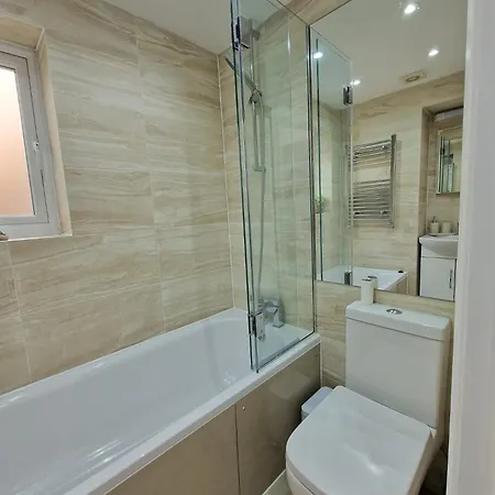 Apartment 2 Double Bedroom Garden Flat In Acton,london *