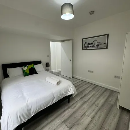 2 Double Bedroom Garden Flat In Acton,london