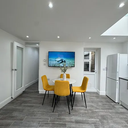 2 Double Bedroom Garden Flat In Acton,london *