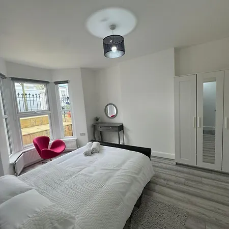 Apartment 2 Double Bedroom Garden Flat In Acton,london