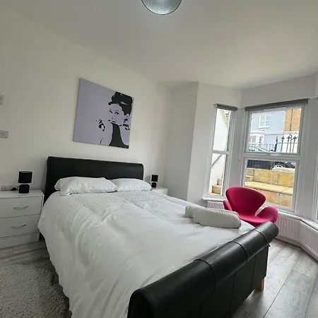 Apartment 2 Double Bedroom Garden Flat In Acton,london *