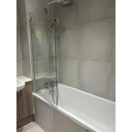 Spacious 1 Bedroom Flat In Kilburn Park F55