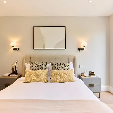 The Temple Fortune Crib - Lovely 3bdr House With Balcony Apartment *