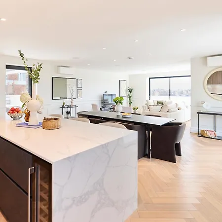The Temple Fortune Crib - Lovely 3bdr House With Balcony London