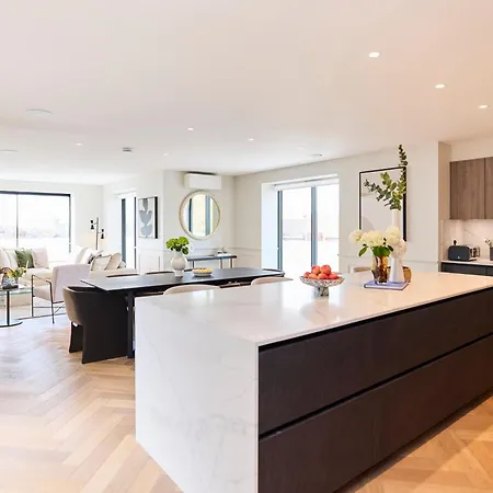 The Temple Fortune Crib - Lovely 3bdr House With Balcony Apartment London
