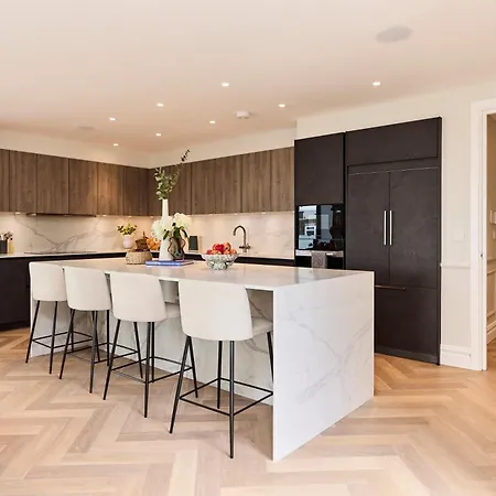The Temple Fortune Crib - Lovely 3bdr House With Balcony London