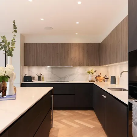 The Temple Fortune Crib - Lovely 3bdr House With Balcony *
