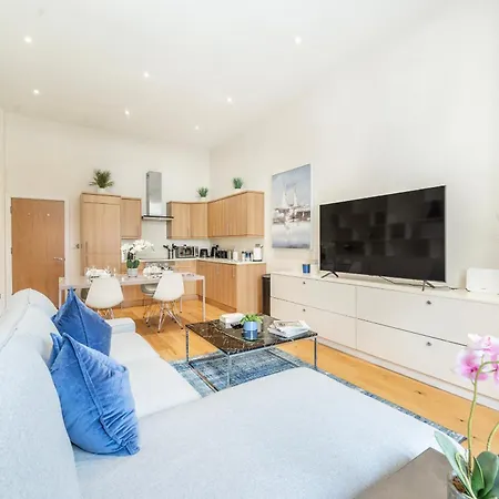 Apartment Moments From Hyde Park And Notting Hill, Free Luggage Storage And Washing Machine Dryer * London